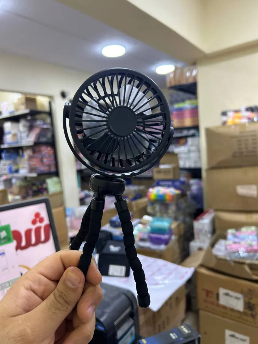صورة مروحة بحامل ثلاثى - يد شاموه - ٣ سرعات