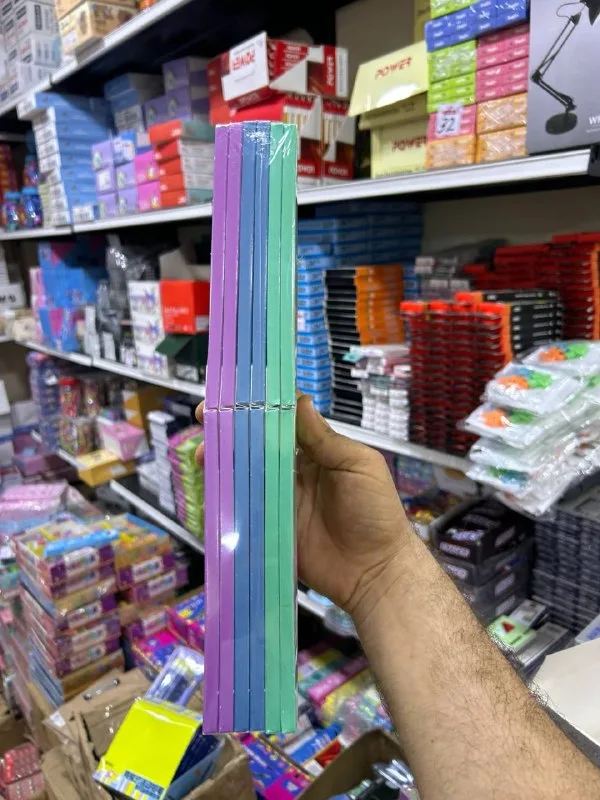 صورة 2 — باكو 12 علبة الوان خشب طويل