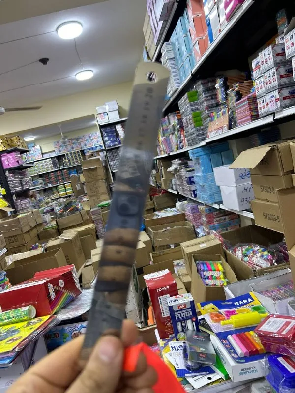 صورة 3 — علبة 20 مسطرة معدن تقيل